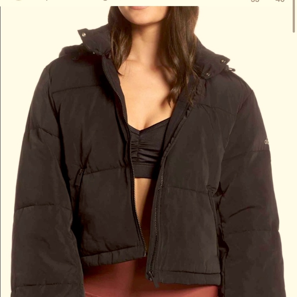alo yoga cropped introspective puffer jacket size small